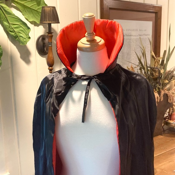 Halloween Costume Cape - Picture 2 of 4